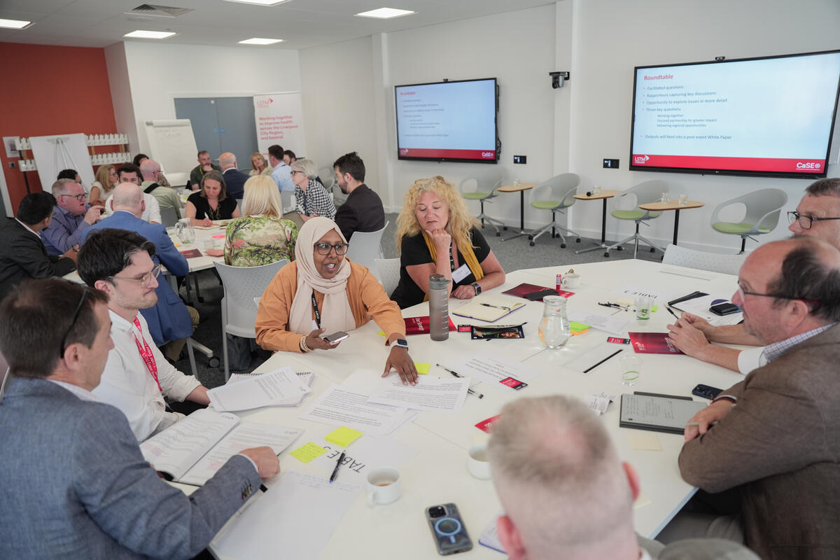 Round table discussions between community members, researchers and officials / Photo LSTM