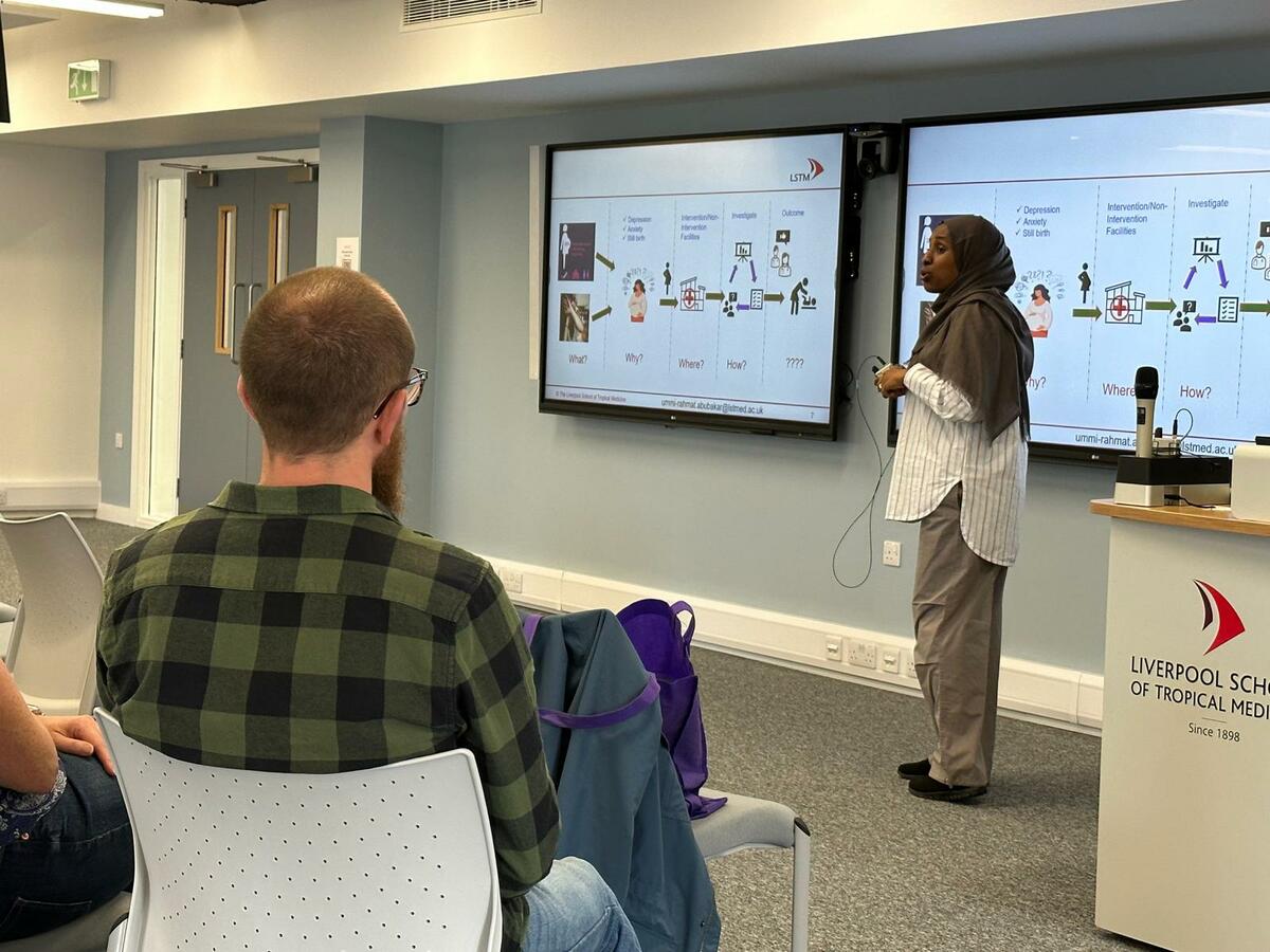 Three minute thesis presentation/credit: LSTM Three minute thesis presentation/credit: LSTM