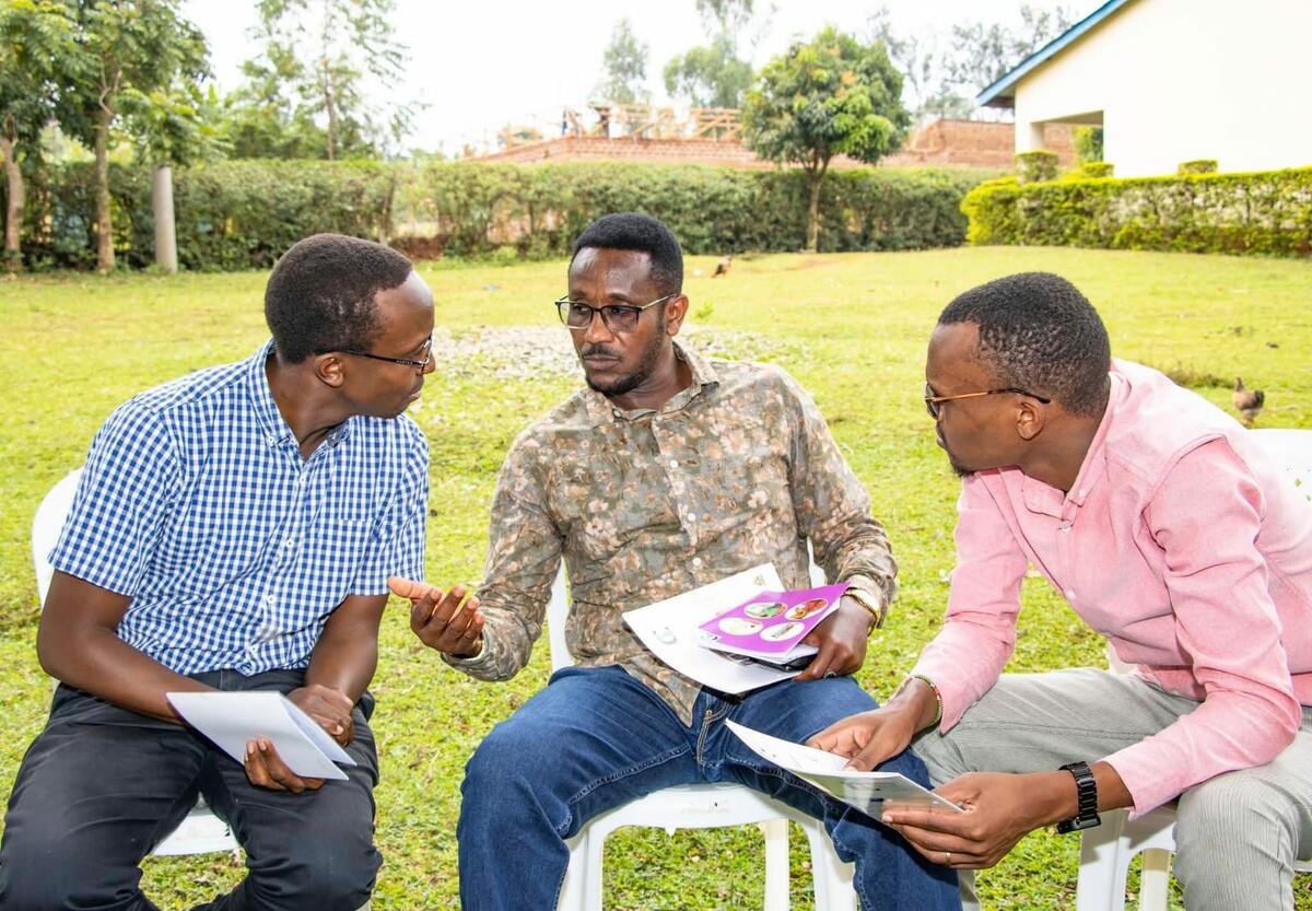 Gerald (left) in discussion with Ministry of Health representatives during their field visit to the C-it-DU-it study sites. / Photo credit Irene Omariba, LVCT Health