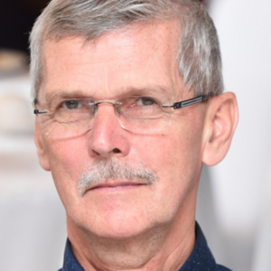 Headshot of Dr Ian Clarke 