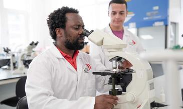 LSTM and the SFA Foundation will utilise their complementary strengths in global health research LSTM researchers in a lab