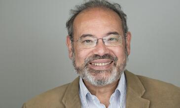Professor Luis Cuevas 