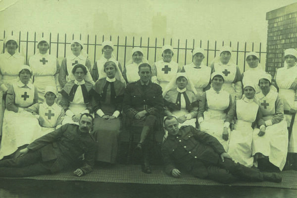 Staff of the WW1 LSTM Military hospital 
