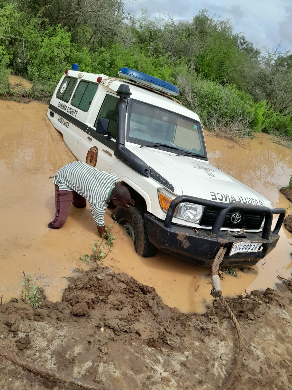 Community efforts to rescue Garissa County Ambulance stranded on a flooded passage between Ijara Sub-county Hospital and Garissa County Referral Hospital/credit: Matthew Ongoro, Nurse Midwife in Garissa