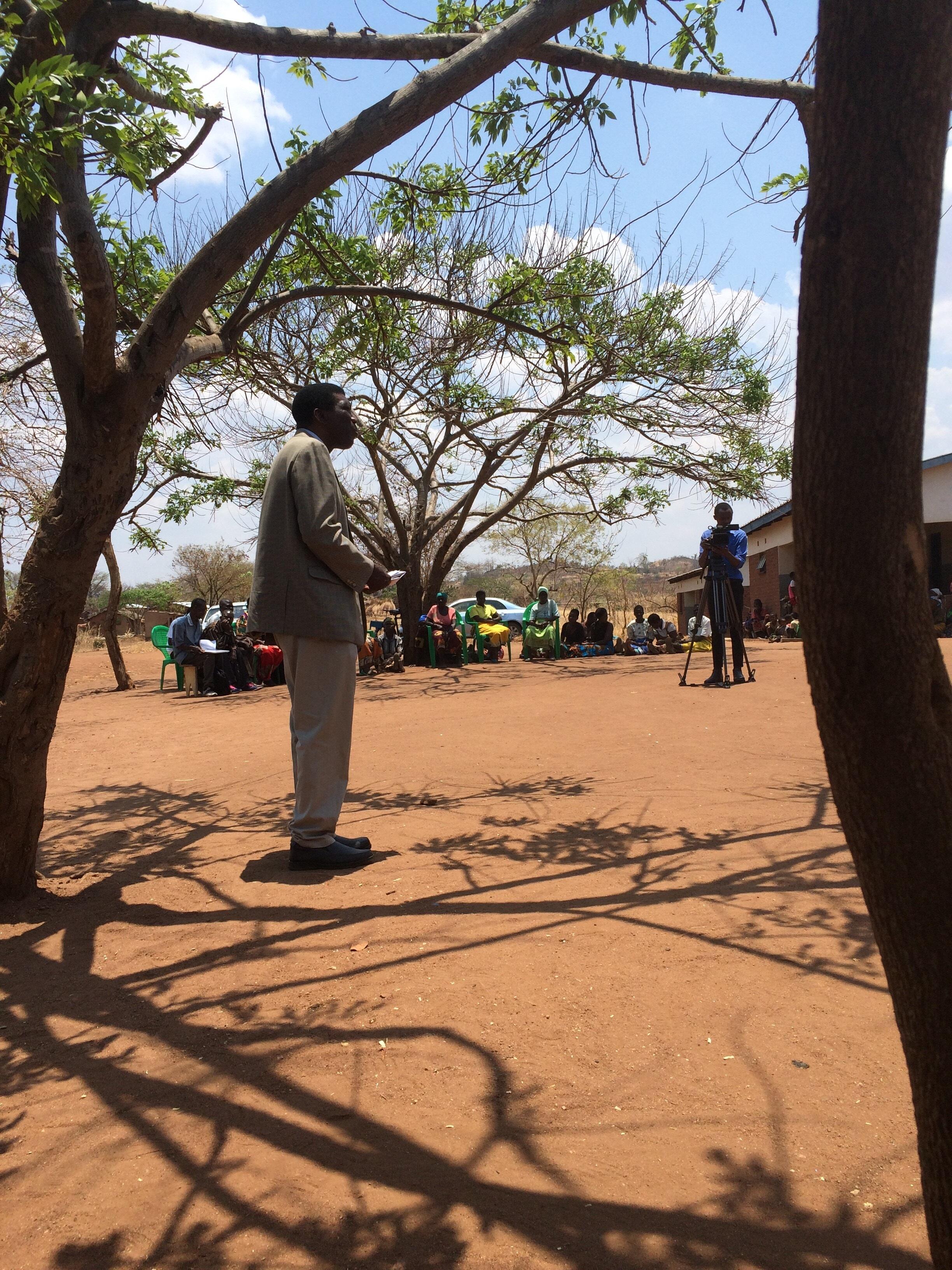 Researcher Hastings Banda explains the project to participating villagers