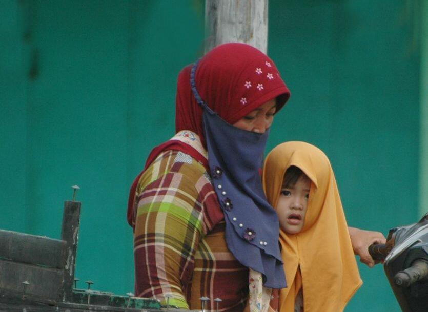 Indonesian Mother and child 