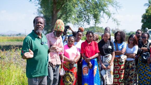 Peter Makaula (in green shirt) leading a community discussion group around Samama village