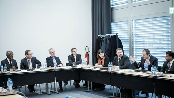 The Kofi Annan Foundation ‘Snakebites in Africa: Challenges and Solutions’ meeting (Dec 2016). From left: Mr Kofi Annan, Professor Harrison, LSTM; Professor Turner, Wellcome Trust; Dr LaBelle, Global Health Investment Fund; Dr Abela-Ridder, WHO; Dr Williams, Global Snakebite Initiative; Dr Alcoba, MSF