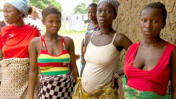 © WHO Women waiting for pregnancy check-ups in Kamosondo, Port Loko district of Sierra Leone